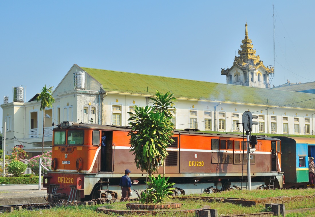 traveltoasiaandback.com - Yangon Railway Station, Yangon Myanmar