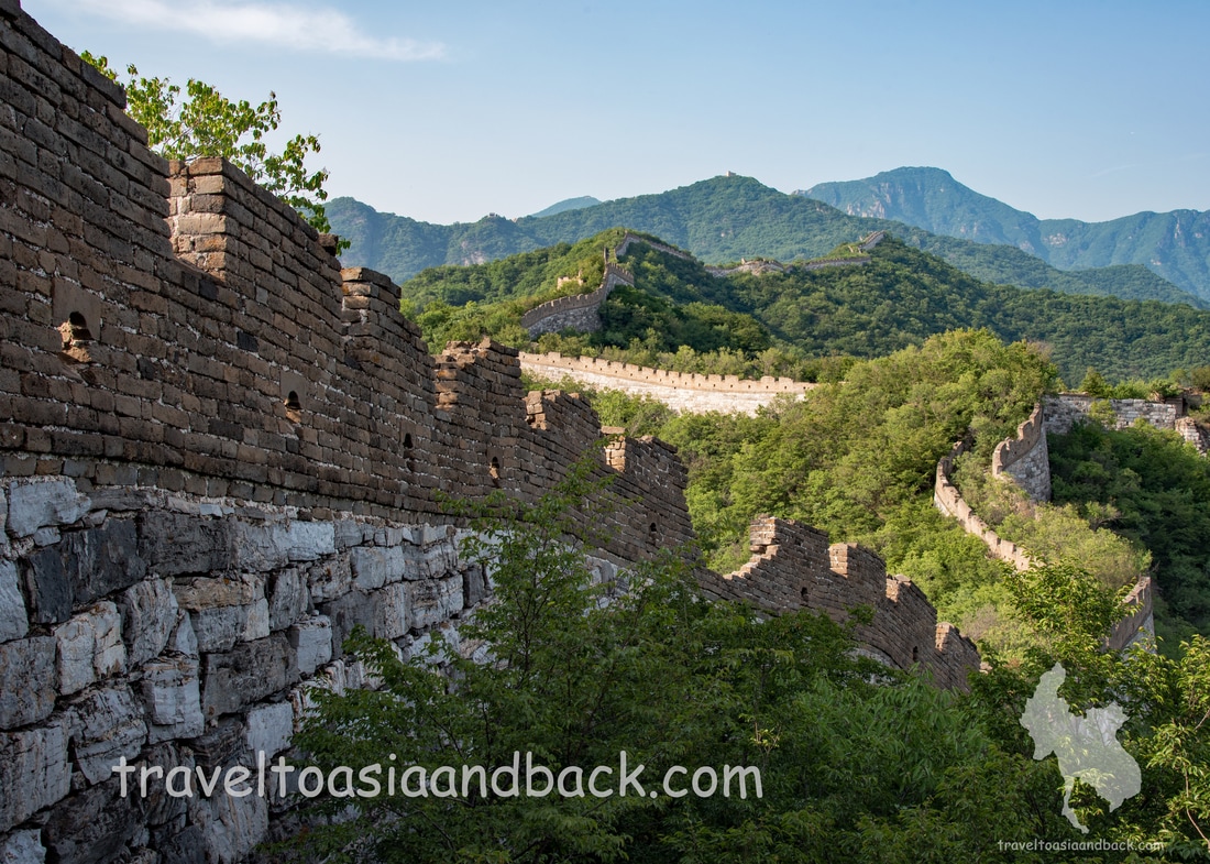 traveltoasiaandback.com - The Jiankou Great Wall snakes its way through northern China