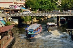 traveltoasiaandback.com - Khlong Saen Seap express boat, Bangkok, Thailand
