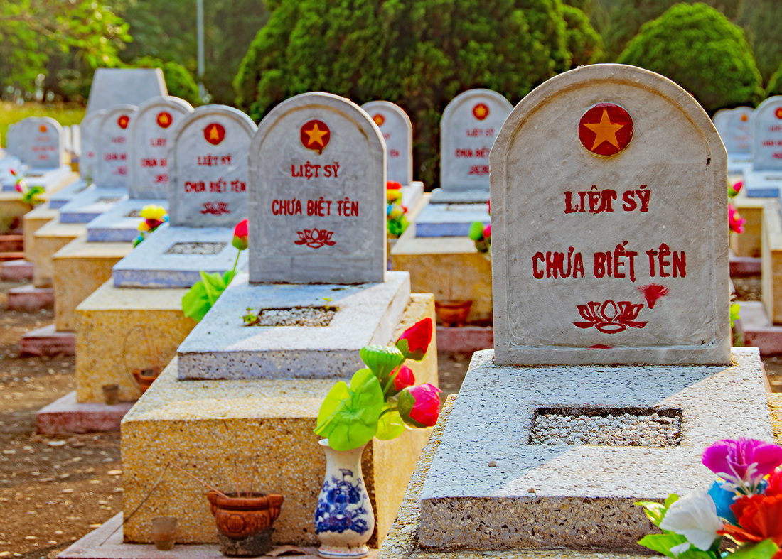traveltoasiaandback.com -  Unknown soldiers, Truong Son National Cemetery,  Quảng Trị Province, Vietnam