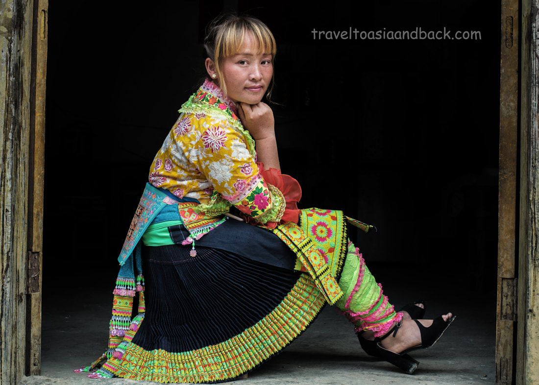 traveltoasiandback.com - Su Miao costume,Lexiang, Longlin County, Guangxi Province, China