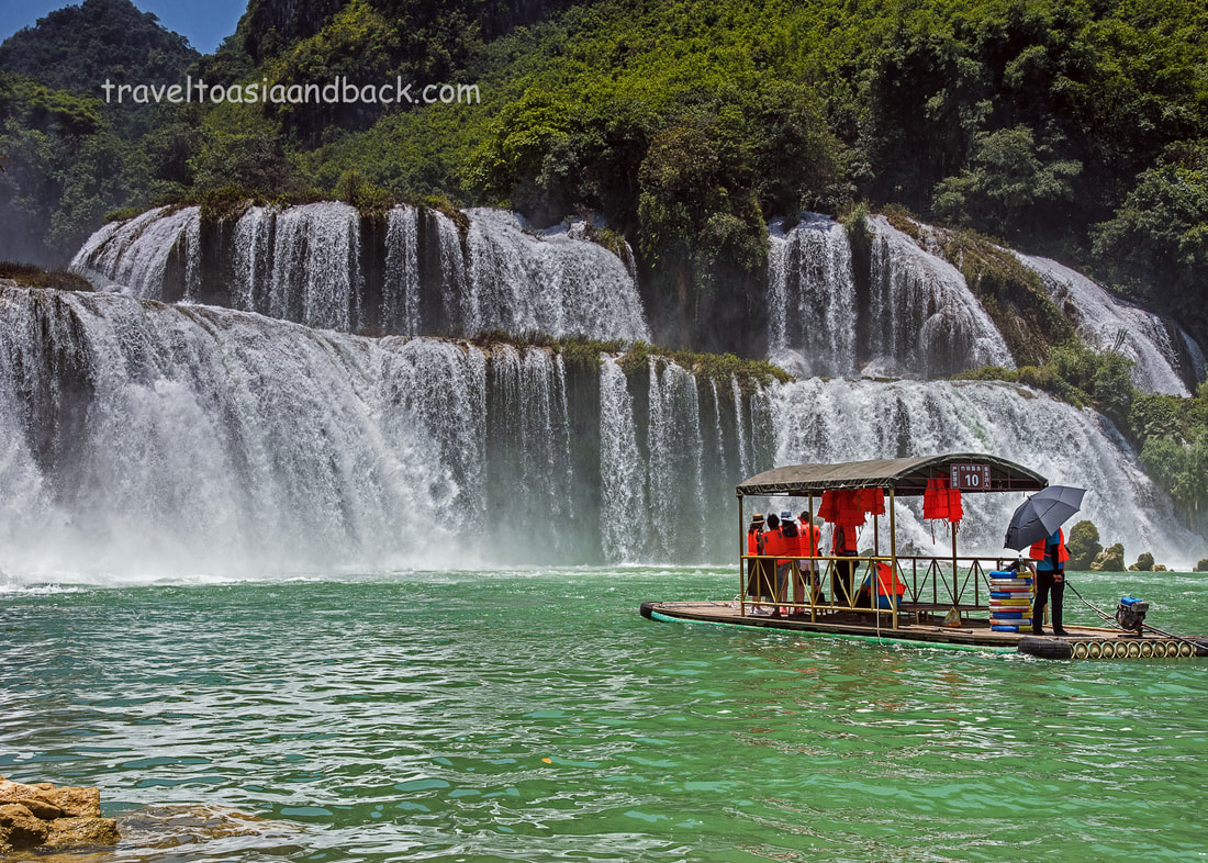 traveltoasiaandback.com - A tour boat from the Chinese side of Ban Gioc Waterfall, Cao Bang Province 
